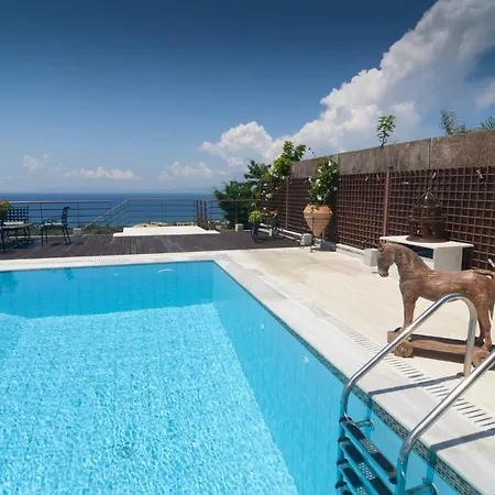 Exceptional House With Pool And Inspiring Views Calamata