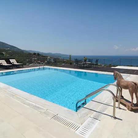 Exceptional House With Pool And Inspiring Views